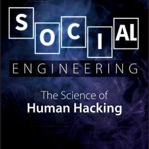 Könnte beinhalten: Buchcover mit dem Titel "Social Engineering" in weißen Buchstaben auf dunklem Hintergrund. Der Untertitel lautet "The Science of Human Hacking". Der Name des Autors und das Logo des Verlags befinden sich unten.