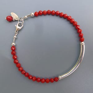 Pulsera de coral rojo, pulsera apilable de piedras preciosas, pulsera de coral rojo en capas, pulsera apilable, joyería de plata en capas, regalo para ella, menos de 50