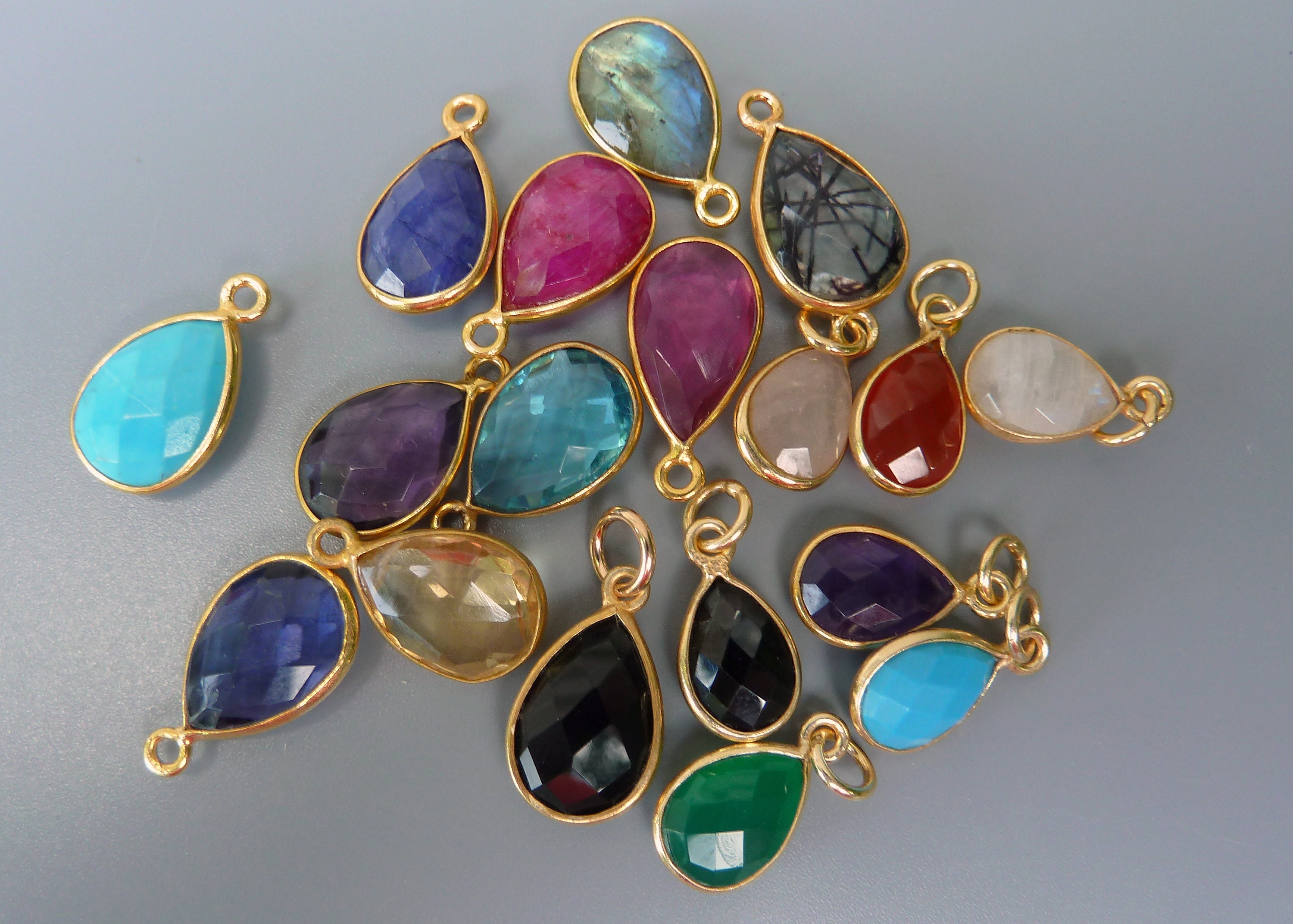 BronaGrand 20pcs Jewelry Charms Crystal Beads Pendants Charms Waterdrop Shape Charm Rhinestone Teardrop Charms Pendants for DIY Earrings Bracelet