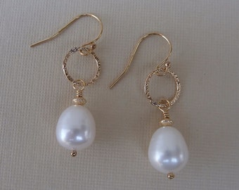 White Pearl Earrings, Gold Circle Earrings, Artisan Earrings, Pearl Bridal Earrings, Freshwater Pearls, Pearl Wedding Jewelry, Pearl Drops