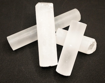 Corindon synthétique transparent/blanc créé en laboratoire pour facettage rugueux au laser