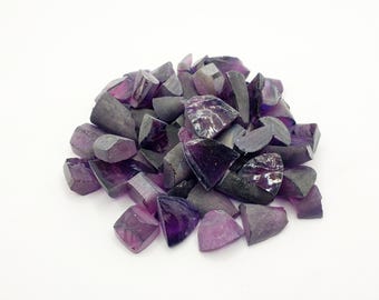 Corindón sintético morado - Cambio de color rojo, creado en laboratorio, en bruto para facetar, lote de 10 g