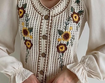 Floral Embroidered Cotton Blouse: Vintage Style Long Sleeve Shirt