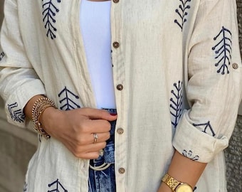 Geborduurd linnen katoenen shirt: casual damesblouse met lange mouwen