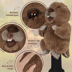 Puede incluir: Una funda para la cabeza del palo de golf de castor de felpa marr&oacute;n con ojos de animales realistas y rasgos faciales v&iacute;vidos. La funda tiene un calcet&iacute;n de punto negro para proteger el palo. El texto "ELABORATE WORKMANSHIP" est&aacute; en la parte superior.