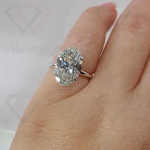 Oval 3ct Lab Grown Diamond Engagement Ring: E VVS2, IGI Certified