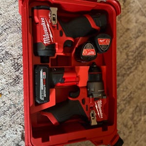 Taladro/destornillador Milwaukee Packout M12 Fuel, compatible con insertos 3404-20 y 3453-20. Inserto solo para 48-22-8435.