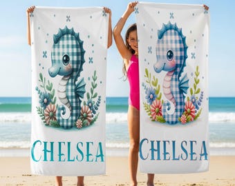 Toalla de playa infantil personalizada: caballito de mar a cuadros, diseño costero