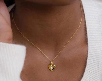 Collar delicado con colgante de corazón y piedra natal: plata de ley u oro.