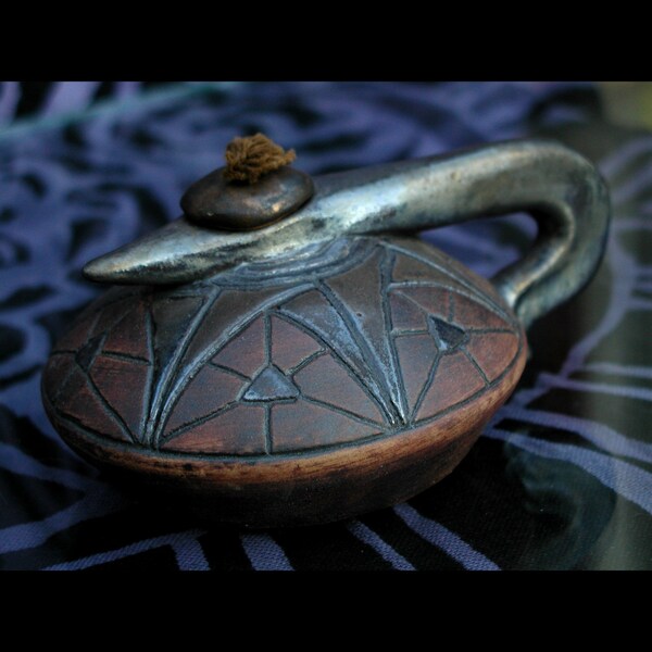 Oil lamp with handle