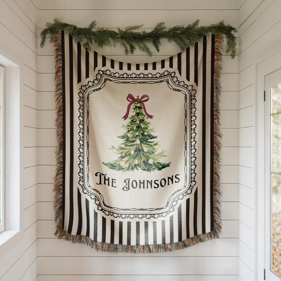 Personalisierte Weihnachtsbaumdecke, Familiendecke mit individuellem Text, Weihnachtsbaum-Überwurfdecke, viktorianische Weihnachtsgeschenke, maximalistisches Weihnachten