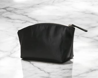 Handgefertigte Kosmetiktasche aus Leder | Minimalistische Reise-Make-up-Tasche