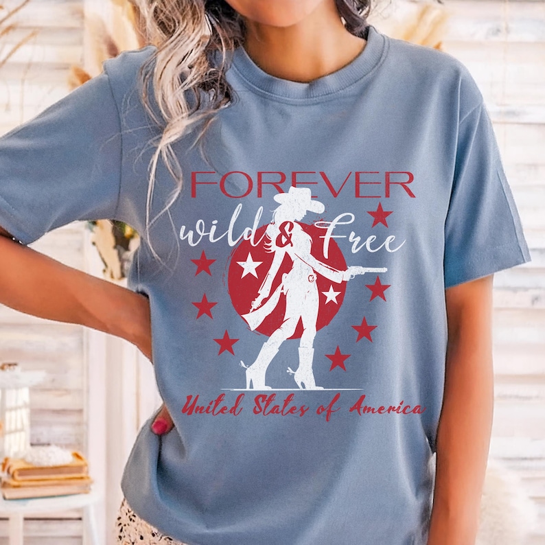 USA Shirt Forever Wild & Free Comfort Colors T-Shirt 4th of July Tee Americana T Shirt Patriotic Gifts Fourth-of-July Tee Cowgirl Shirt West afbeelding 1