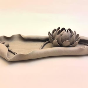 Handmade Lotus Incense Holder – Ceramic Water Lily Ash Catcher for Stick & Cone Incense, Zen Decor for Meditation or Buddhist Altar