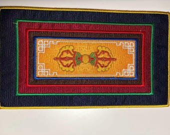Mantel de altar de brocado de seda tibetana – Tapete de mesa para santuario con el símbolo Dorje