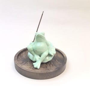 Whimsical Frog Ceramic Incense Holder – Meditation Burner, Zen Yoga Decor, Handmade Aromatherapy Accessory