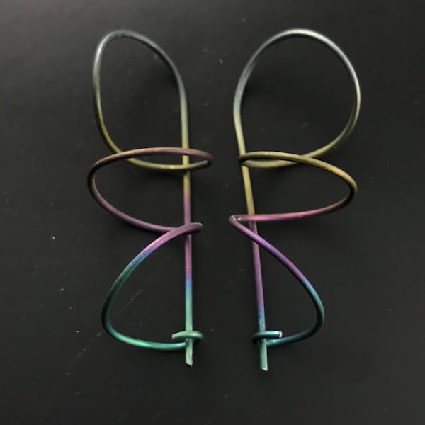 BOUCLES D'OREILLES EN TITANE hypoallergéniques. Boucles d'oreilles en titane. Spirale en titane. Fil de titane. oreilles sensibles. fermoir. Sans nickel