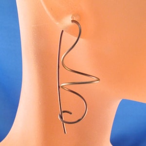 TITANIUM WIRE EARRINGS. rose pink wire coil earring, spiral, corkscrew. twist . surgical grade nickel free. locking  No.00E259