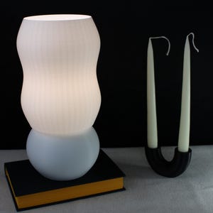 Lampe de table Silhouette | Lampe de bureau | Lampe d'ambiance | Maison confortable | Lampe de dortoir | Décoration d'intérieur durable | Lampe LED | Lumière chaleureuse