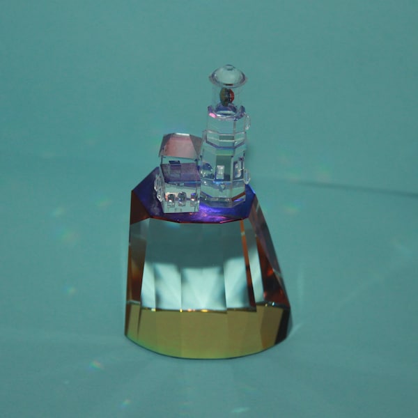 Vintage Crystal World Split Rock Light MN Lighthouse Figurine 2002