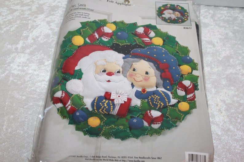 Bucilla Felt Applique Wreath Kit, 15-Inch Round, 86264