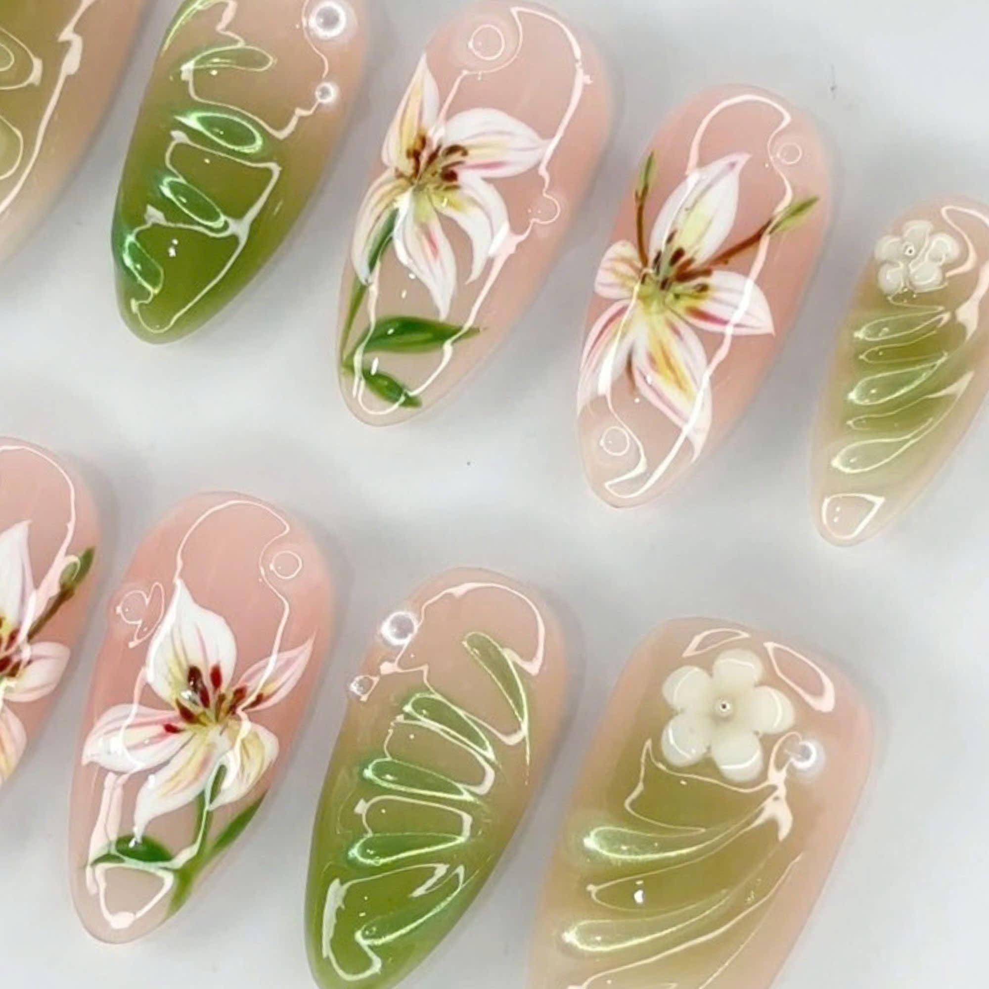 手描きの蘭のプレスオンネイル、花柄のフェイクネイル、春夏ネイル、3D