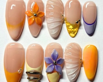 Kleurrijke persnagels met bloemen en vlinders, levendige handgemaakte nailart, zomernagelset, herbruikbare kunstnagels voor vrouwen, ombre-nagels.
