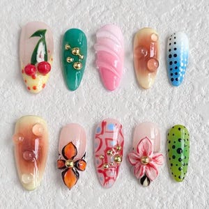 Blumen- und Kirschpressennägel, handgemachte Sommernägel mit 3D Blumennägeln, French Tips Nails Art, Urlaub/Party/Geburtstagsnägel, Geschenk für Sie
