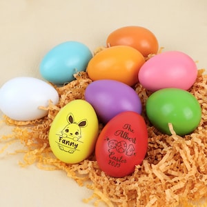 OSTEREI | Benutzerdefinierter Name Osterei |Personalisierte Babys erstes Ostergeschenk | Eierbecher mit Spieluhr | Osterkorbfüller | Ostereiersuche