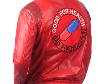 Akira Kanedaの象徴的な赤いレザーバイカージャケット、Akiraカプセル