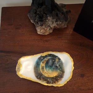 Crescent Moon Oyster Dish – Handmade Smudge Bowl, Celestial Jewelry Holder, Witchy Altar Decor, Lunar Trinket Dish, Moon Magic Gift