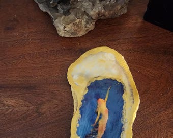Joyas y plato para manchas de concha de ostra de mujer que busca la luna, pintado a mano con detalles dorados