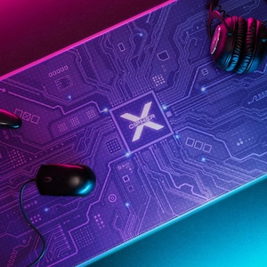 Tapete de mesa personalizado Cyberpunk com placa de circuito tamanho XXL, mousepad gamer personalizado com gamertag, acessório tecnológico de ficção científica.