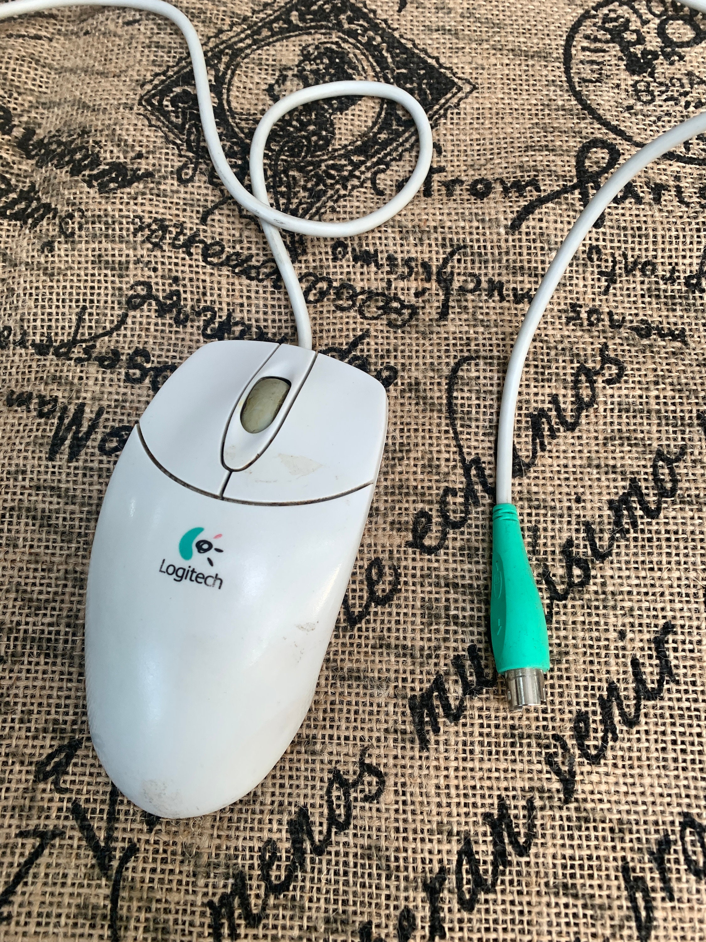 Logitech PS/2 3ボタンマウス M-CAA42 国内オンラインストア Logitech PS/2 3ボタンマウス M-CAA42 【公式通販】