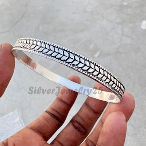 Pulseira de prata esterlina feita à mão com padrão de folha – Pulseira Boho oxidada, joia tribal ajustável, presente para ela