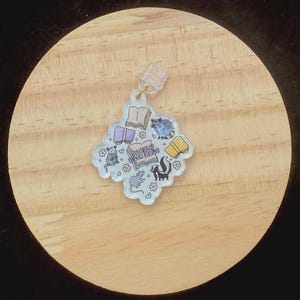 Kindle Dust Plug Charm - &quot;Trashy Book Club&quot; | With Keyring & Clasp (iPhone, USB-C, Micro USB)