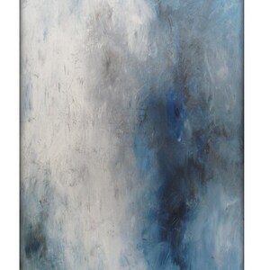 Op de afbeelding: Abstract schilderij met een mix van lichtblauwe en donkerblauwe tinten, wat een gevoel van diepte en beweging cre&euml;ert. Het schilderij heeft een textuur, wat de visuele aantrekkingskracht versterkt.