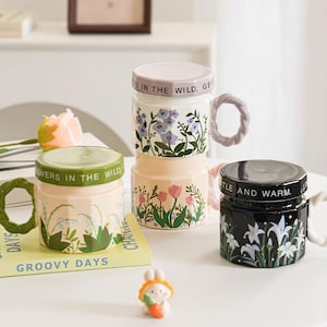 Elegante Wildblumen Keramiktasse mit Deckel - Vintage Blumenkaffeetasse, ästhetische Teetasse mit Henkel, niedliches Botanisches Garten Geschenk für Sie