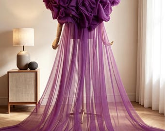 Paarse bruidskaap van organza, oversized schouderomslag met ruches, omslagdoek met kathedraalsleep