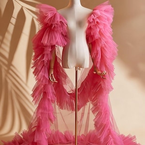 Capa de tul azul celeste / Cola con volantes en capas, Alta costura nupcial