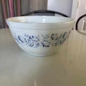Vintage blue colonial mist Pyrex 402 nesting bowl Rare