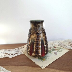 Jasba Design Decor reliëfvaas, faience uit het midden van de 20e eeuw, West-Duitsland; Amano Design Collector's vaas, Scheurich Lava Look, kleine vaas met kleurverloop