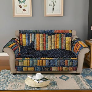 Copridivano trapuntato con libreria colorata, protezione per divano a tema biblioteca arcobaleno, coperta moderna per bibliofili, trapunta luminosa per decorare la stanza dello studio.