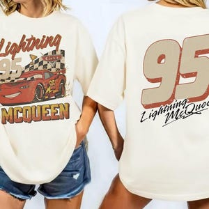 Retro Lightning McQueen T-shirt, Disney Pixar Cars Graphic T-shirt, Vintage McQueen T-shirt, Familjesemester Disneyresa T-shirt 2026 bild 1