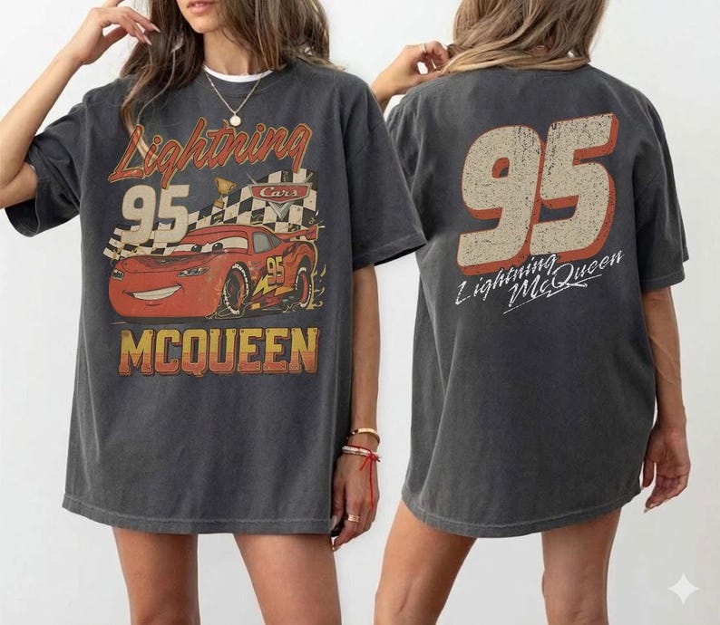 Retro Lightning McQueen T-shirt, Disney Pixar Cars Graphic T-shirt, Vintage McQueen T-shirt, Familjesemester Disneyresa T-shirt 2026 bild 7