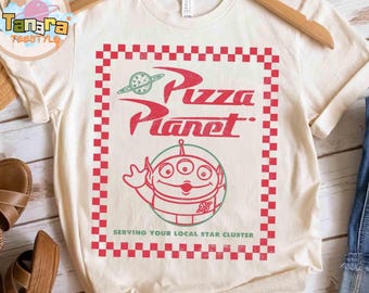 Camiseta retro de los 90 con diseño de Toy Story Alien Pizza Planet, top corto, camiseta con diseño de caja de Disney Pixar, colección Fest 2025 para vacaciones familiares en Disneyland.
