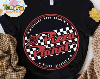 Koszulka „Toy Story Pizza Planet”, logo Disney Pixar w kratkę w stylu retro z lat 90., pamiątka z Magic Kingdom, pasująca koszulka rodzinna, prezent urodzinowy dla dzieci