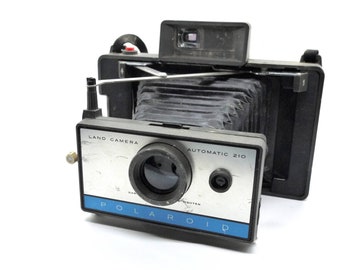 Polaroid Land Camera Automatic 210 instant camera with 114mm F8.8 lens, tested and working