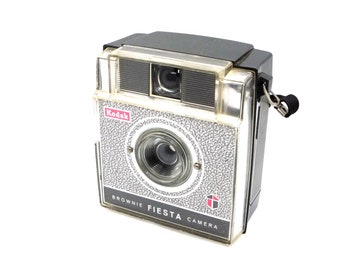 BOXED: Eastman Kodak Brownie Fiesta viewfinder camera with meniscus lens, tested and working