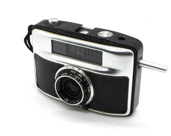 Welta Penti II 35mm half-frame compact camera with 30mm F3.5 lens, tested and working